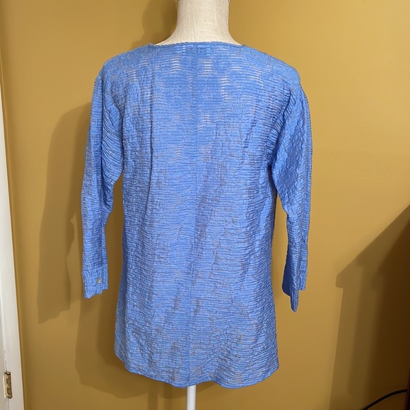 Top - Picture 2 of 3